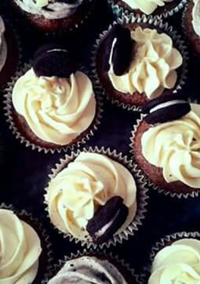 Una foto de Cupcakes de Oreo (con buttercream de chocolate blanco/buttercrea