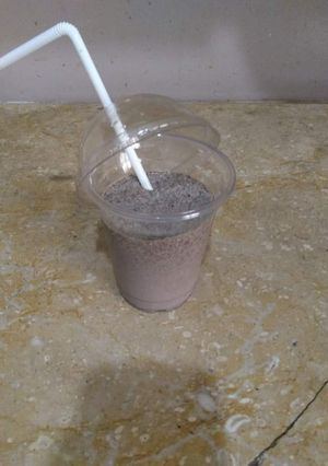 A picture of Oreo milk shake.