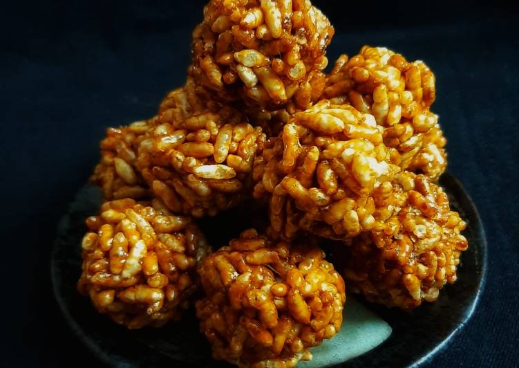 Steps to Make Speedy Puffed Rice Ladoos/Murai ko Dalla