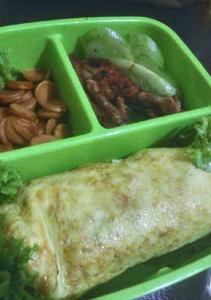Foto resep Ide bekal sekolah : Omurice with ayam sosis