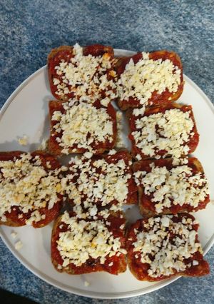 Una foto de Tostas de asadillo