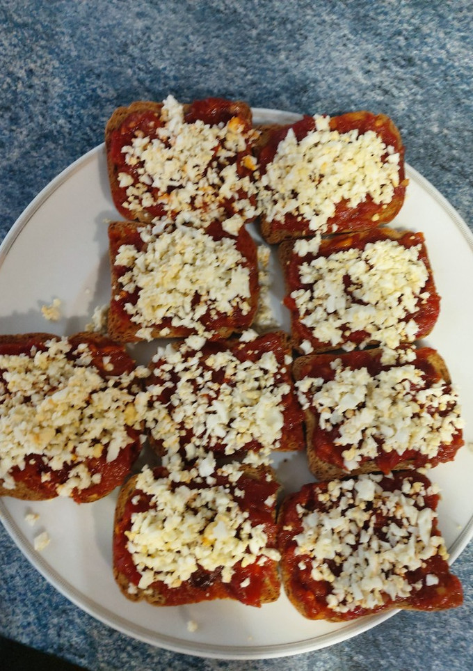 Una foto de Tostas de asadillo