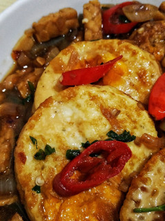 Foto resep Telor Ceplok Kuah Kecap Campur Tempe