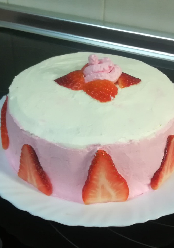 Una foto de Tarta de nata y fresas