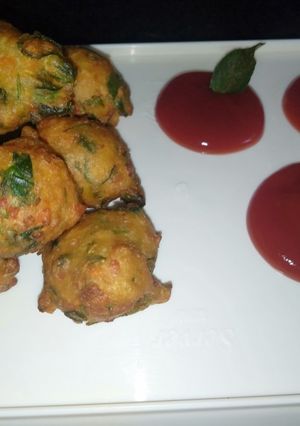 મિક્સ વેજ ભજીયા(Mix veg pakoda recipe in Gujarati) રેસીપી મુખ્ય ફોટો