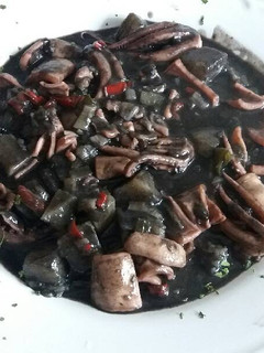 Una foto de Potas encebolladas en tinta