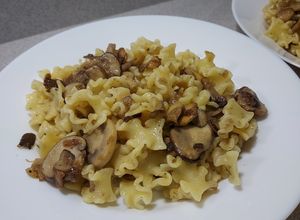 Foto principal de Pasta con setas, trufa, chalota y vino