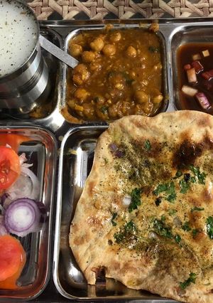 A picture of Amritsari kulcha.