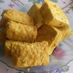 รูปของ Tempe tahu bumbu ungkep kuning