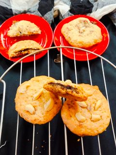 ভ্যানিলা এন্ড নিউটেলা স্টাফড কুকিজ (Vanilla and Nutella stuffed cookies recipe in Bengali) রেসিপির প্রধান ছবি