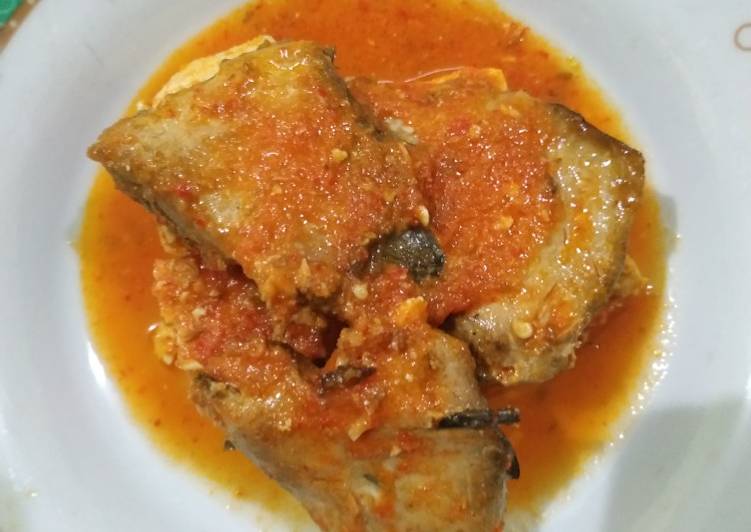 Ikan asap bumbu merah *ala chefana*