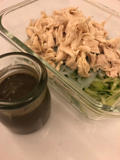 涼拌黃瓜蒟蒻雞絲 的食譜成品照片