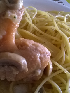 Una foto de Pollo al champiñón
