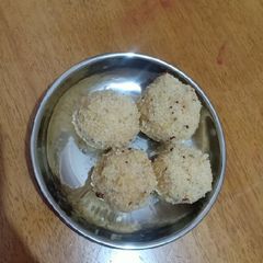 A picture of Rava (sooji) ladoo.