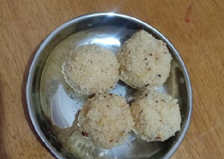 Rava (sooji) laddu