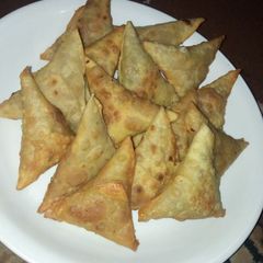 A picture of Chicken samosa.