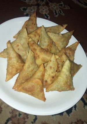 A picture of Chicken samosa.