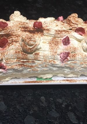 Une photo de Bûche de Noël aux fruits rouges