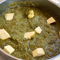 A picture of Palak paneer🥬🧀.