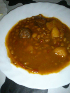 Una foto de Alubias blancas pequeñas con chorizo