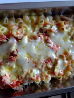 Una foto de Caracoles de pasta con ventresca de atún, gratinados con quesos