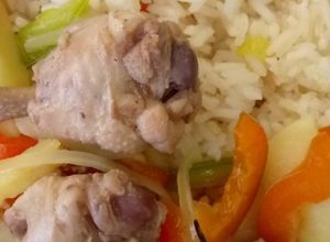 Una foto de Chupeticas de pollo con especias y papas al estilo tailandés