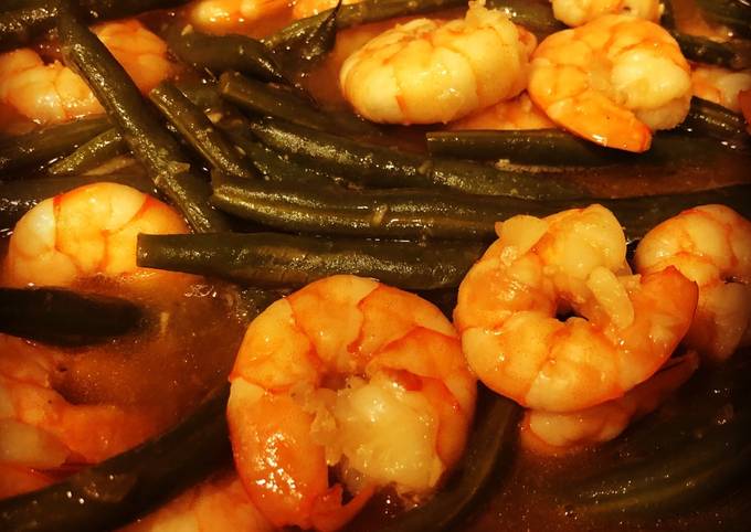 Steps to Prepare Ultimate Stir- Fried Garlic Shrimp with String Beans