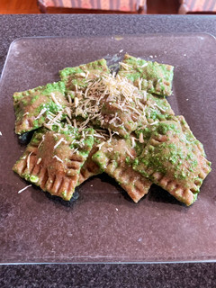 Una foto de Pasta fresca ravioles integrales relleno espinaca quesillo