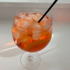 A picture of Aperol Spritz.