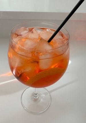 A picture of Aperol Spritz.