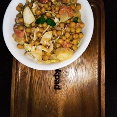 Potato Chaana Chaat 😋 A picture of Potato Chaana Chaat 😋.