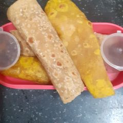 A picture of Tikha --- Meetha thepla (spicy --- sweet roti).