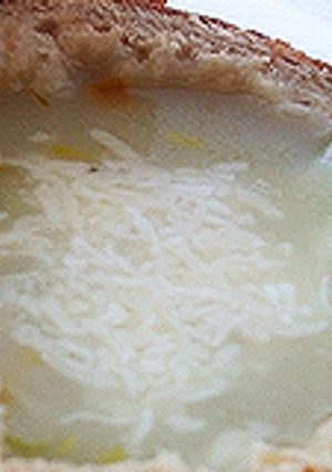 Francia hagymaleves recept (Soupe á l'oignon gratiné) recept fotója