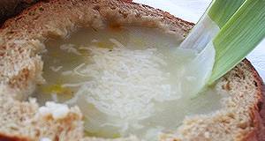 Francia hagymaleves recept (Soupe á l'oignon gratiné) recept recept fotó