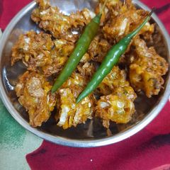 A picture of Onion cabbage pakoda.