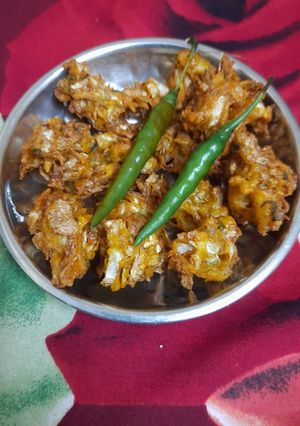 A picture of Onion cabbage pakoda.