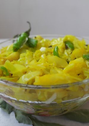 A picture of Cabbage sambharo.