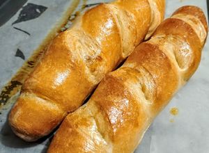 Una foto de BAGUETTE🥖Casero...!😋