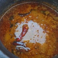 A picture of Mathanga puli curry.