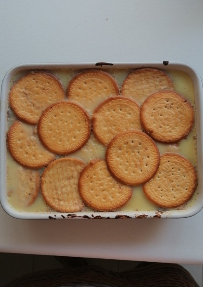Una foto de Flan con galletas