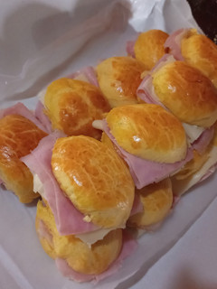 Una foto de Pancitos Chips de jamón y queso😋💖