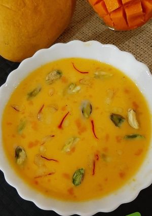 आंबा बासुंदी (Amba basundi recipe in marathi) रेसिपी चे मुख्य फोटो 