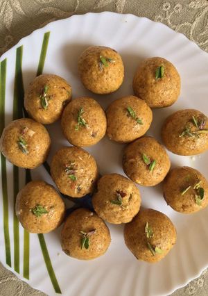 A picture of Besan Laddu.