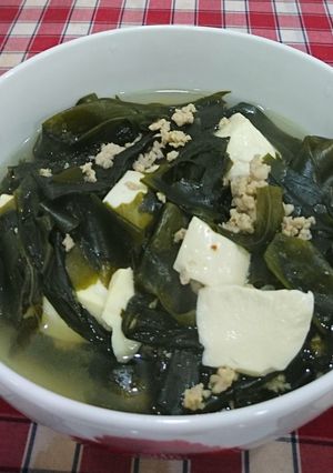 Hình của món Canh rong biển thịt băm.