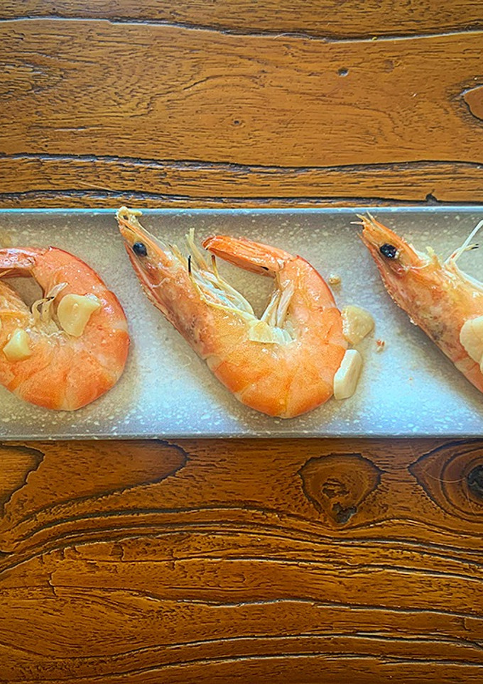 Una foto de Langostinos al ron