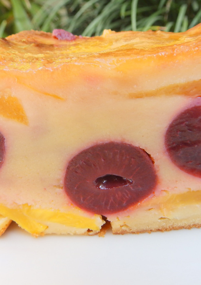 Una foto de Tarta de cerezas y nectarina