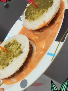 A picture of Chicken chapli kabab sandwich.