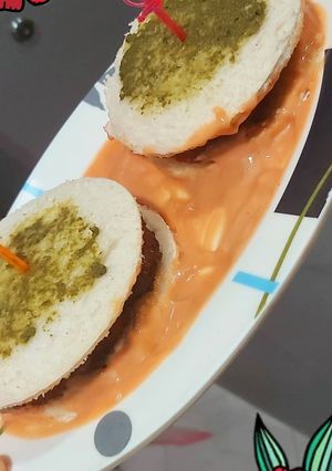 A picture of Chicken chapli kabab sandwich.