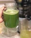 Nước ép táo xanh, bina, cần tây, chanh và gừng