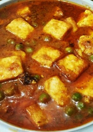 A picture of Matar paneer.